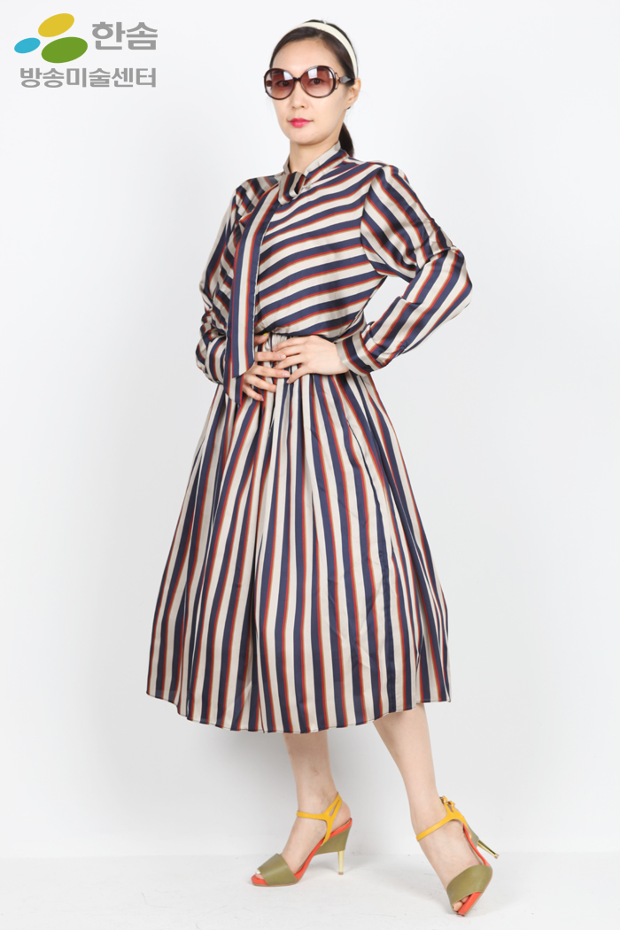 2863.복고원피스